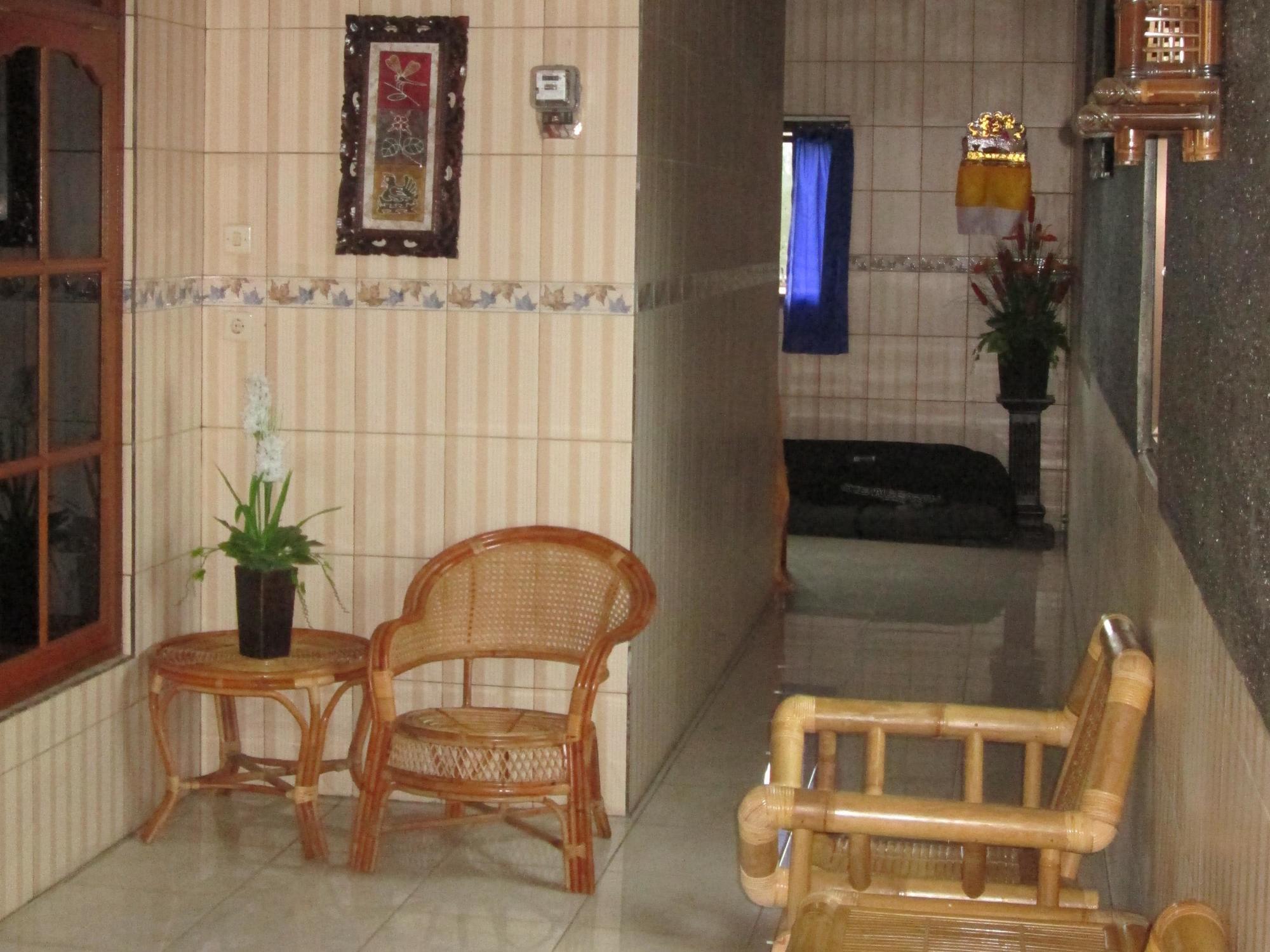 Vaccinated Staff - Oyo 3523 Gong Corner Homestay Kuta Lombok Exterior foto