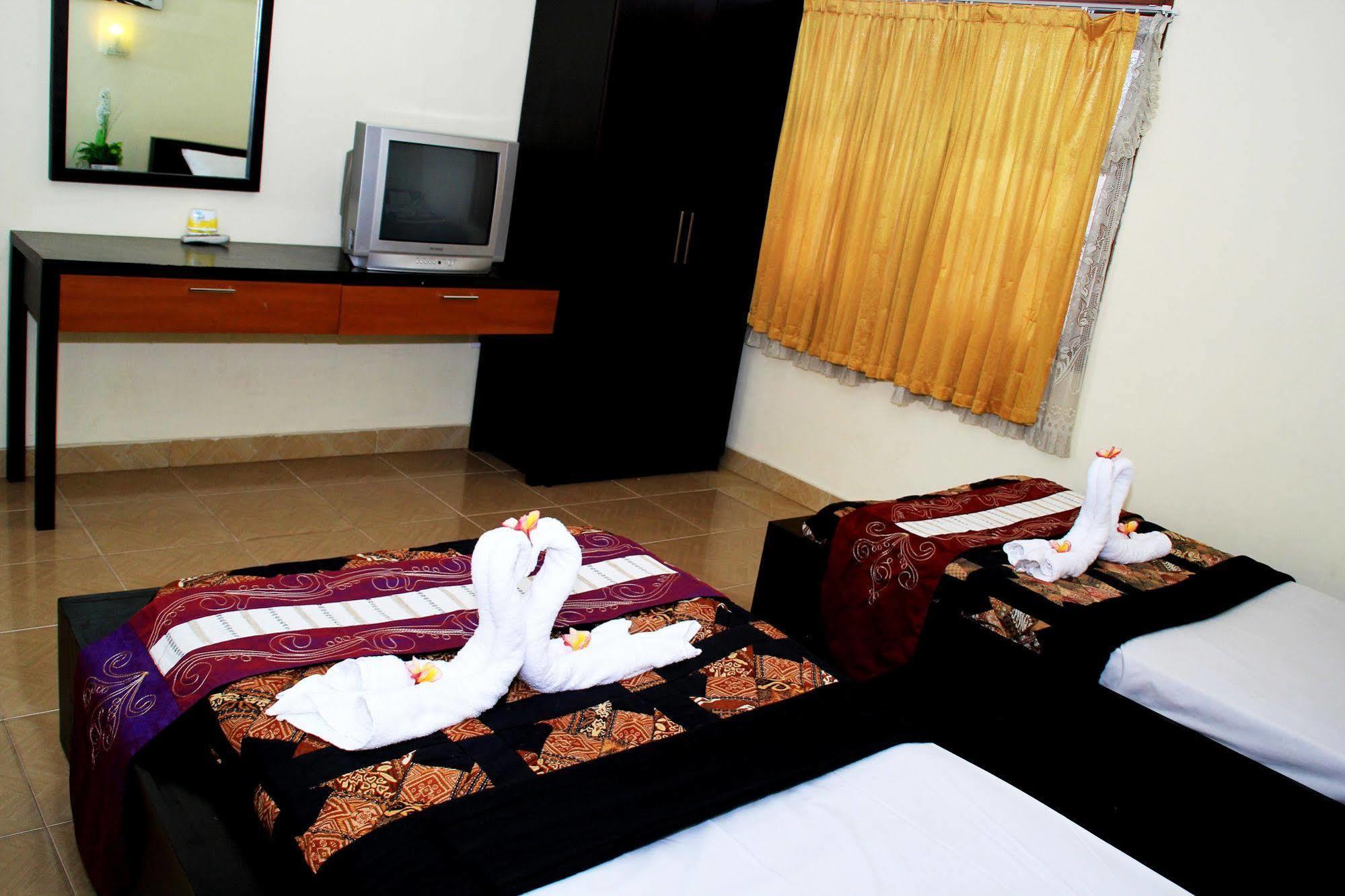 Vaccinated Staff - Oyo 3523 Gong Corner Homestay Kuta Lombok Exterior foto